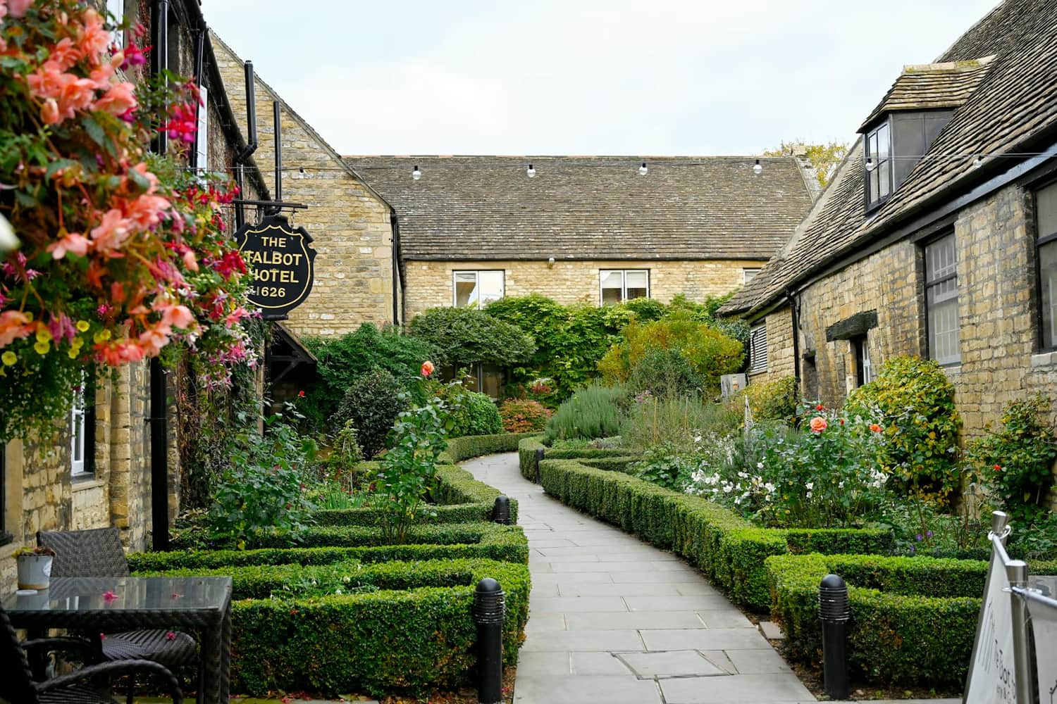 The impact of lodging styles on travelers: historic inns vs. modern hotels