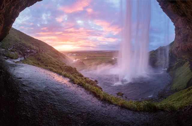 A Cultural and Natural Exploration: 10 Days Across Iconic Iceland