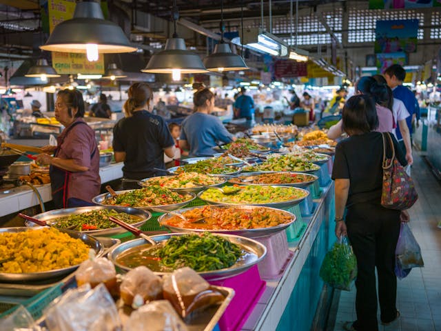 Safe Eating on the Streets of Bangkok: A Practical Guide